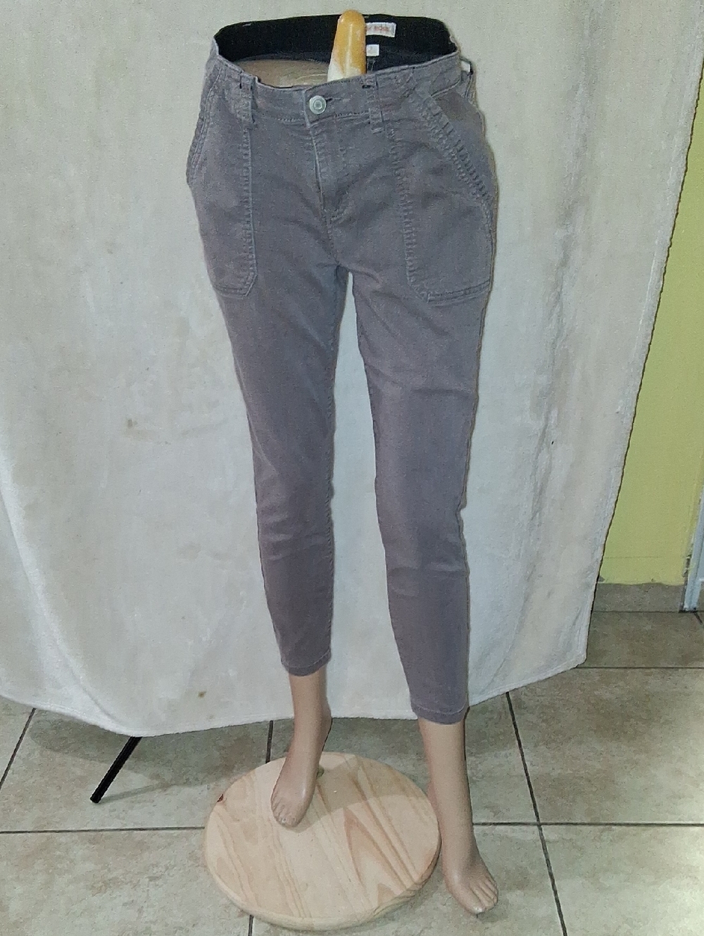 Knox Rose Taupe Cropped Ankle Pants